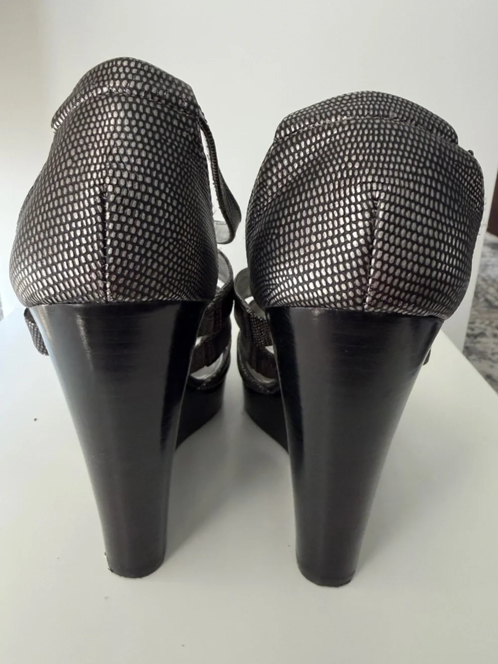 CALVIN KLEIN Wedges Black/Silver Lizard Print | Women’s Size 8